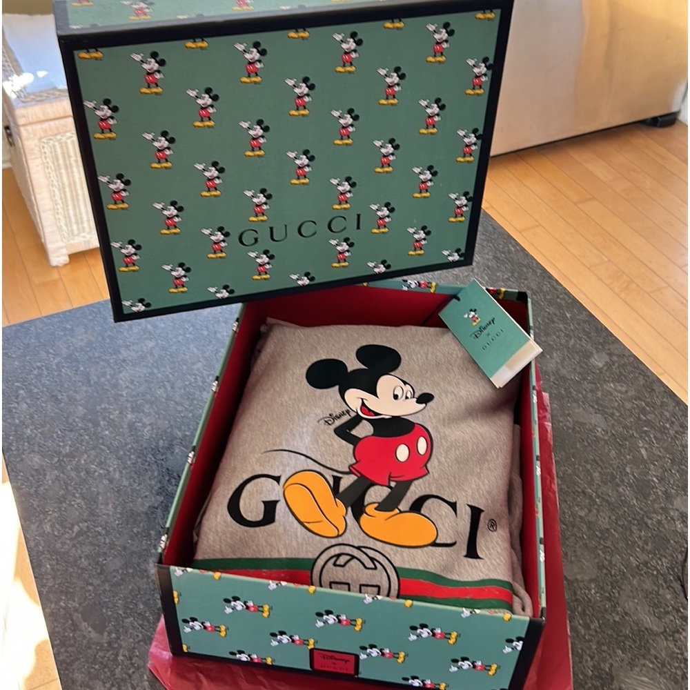 ๐ฆ Gucci x Disney Mickey Mouse Embossed Logo Hoodie - Picture 4 of 14